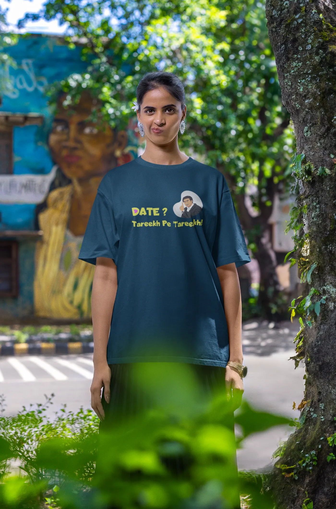 Datum? Tareekh pe Tareekh oversized T-shirt