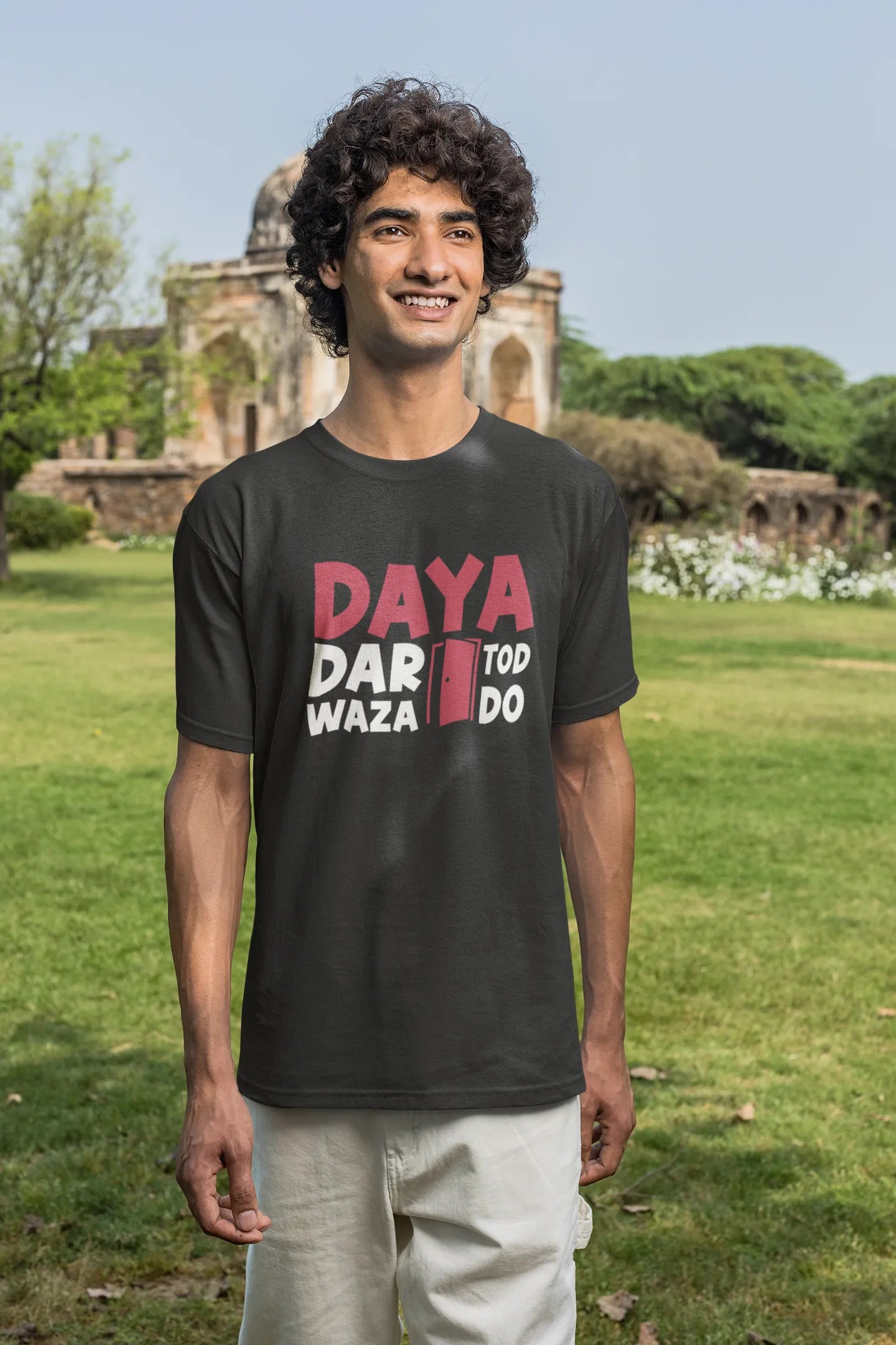 Daya darwaza tod do oversized T-shirt