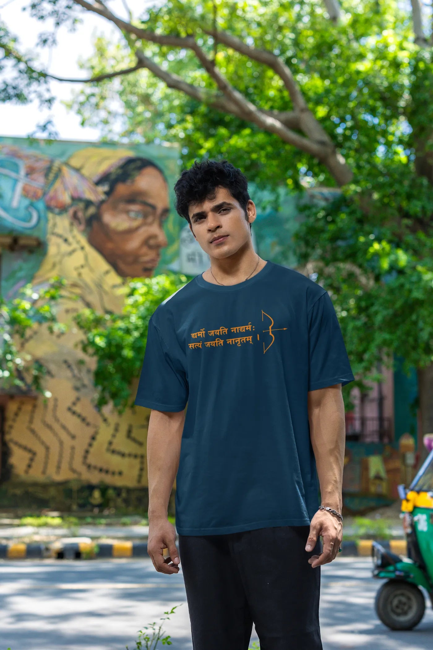 Dharmo jayati naadharmah, Satyam jayati naanrutam oversized T-shirt