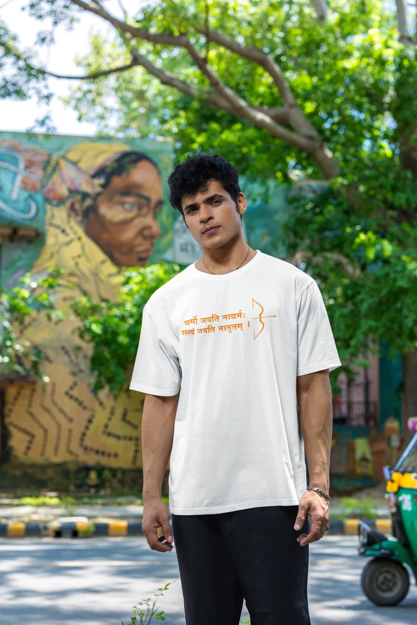 Dharmo jayati naadharmah, Satyam jayati naanrutam oversized T-shirt
