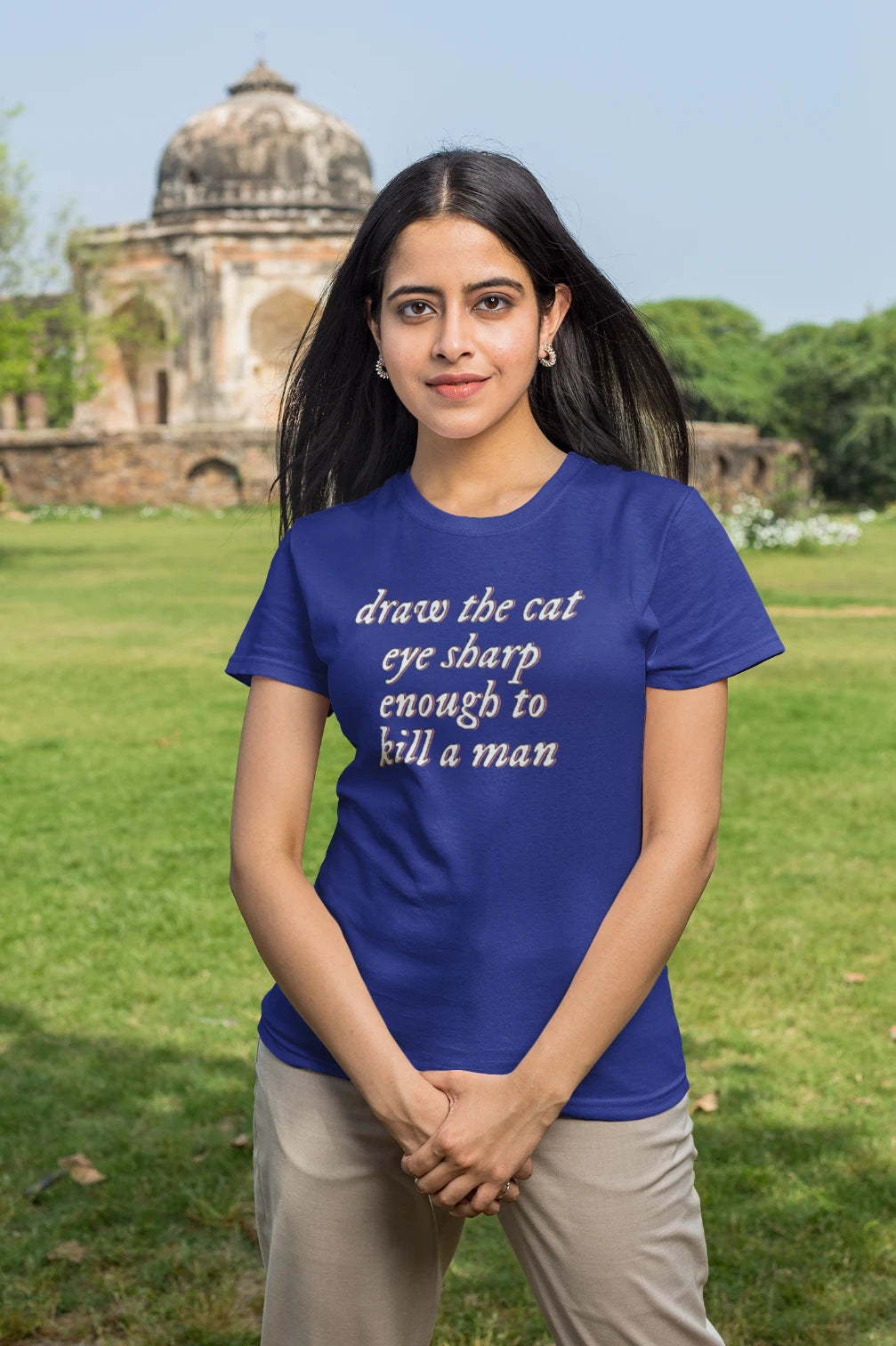 Teken een kattenoog zo scherp dat je er een man mee kunt doden. T-shirt