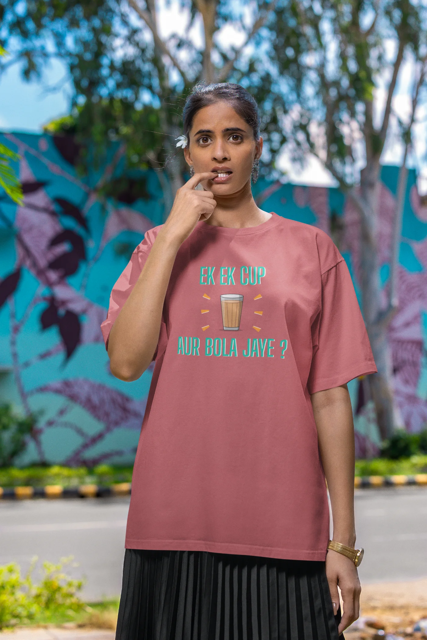 Ek ek cup chai aur bola jaye Oversized T-Shirt