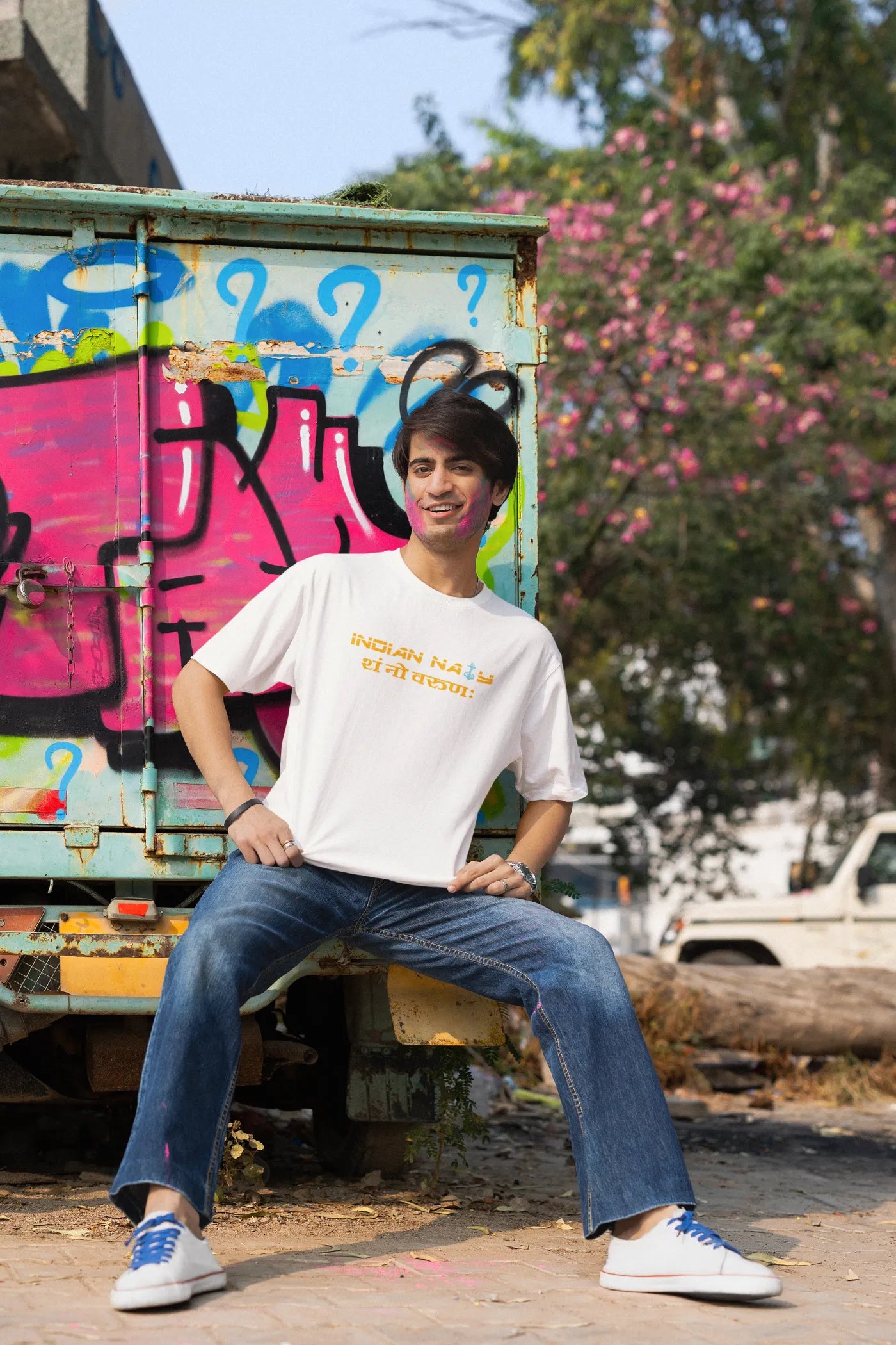 Oversized T-shirt van de Indiase marine, Sham No Varunah