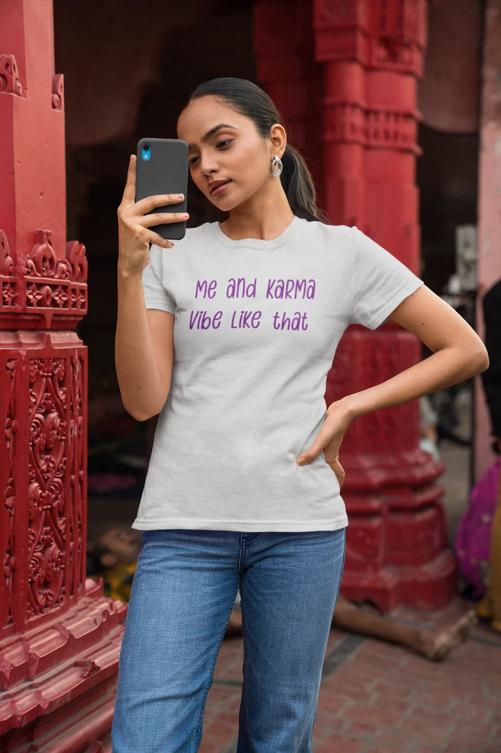 Ik en karma hebben dezelfde vibe als dat T-shirt.