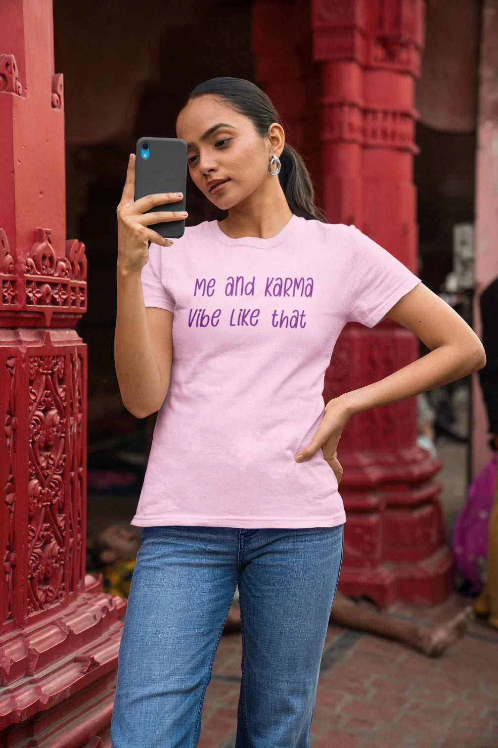 Ik en karma hebben dezelfde vibe als dat T-shirt.