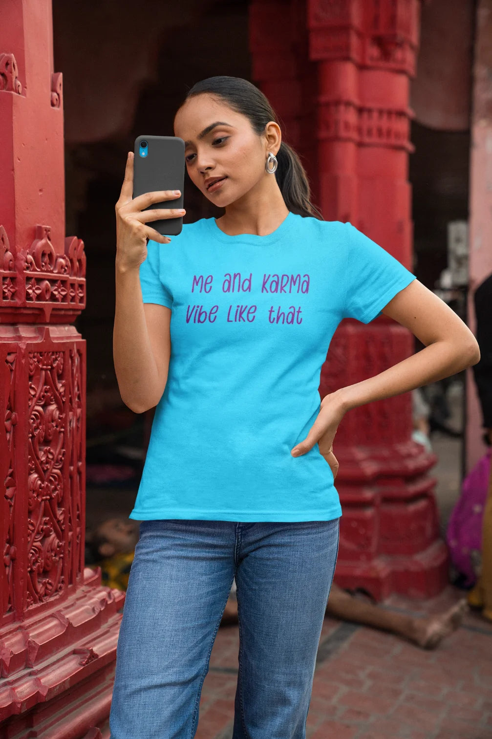 Ik en karma hebben dezelfde vibe als dat T-shirt.