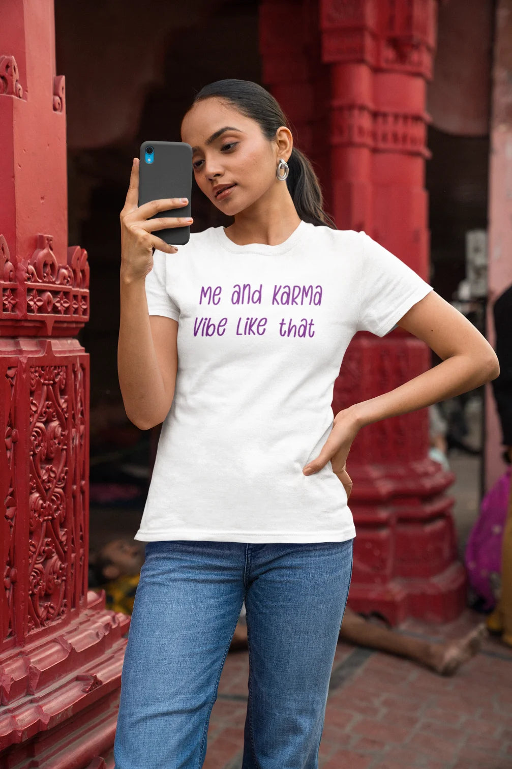 Ik en karma hebben dezelfde vibe als dat T-shirt.