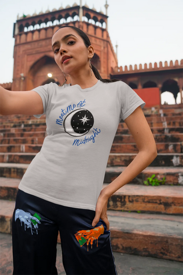 T-shirt met de tekst "Meet me at midnight"