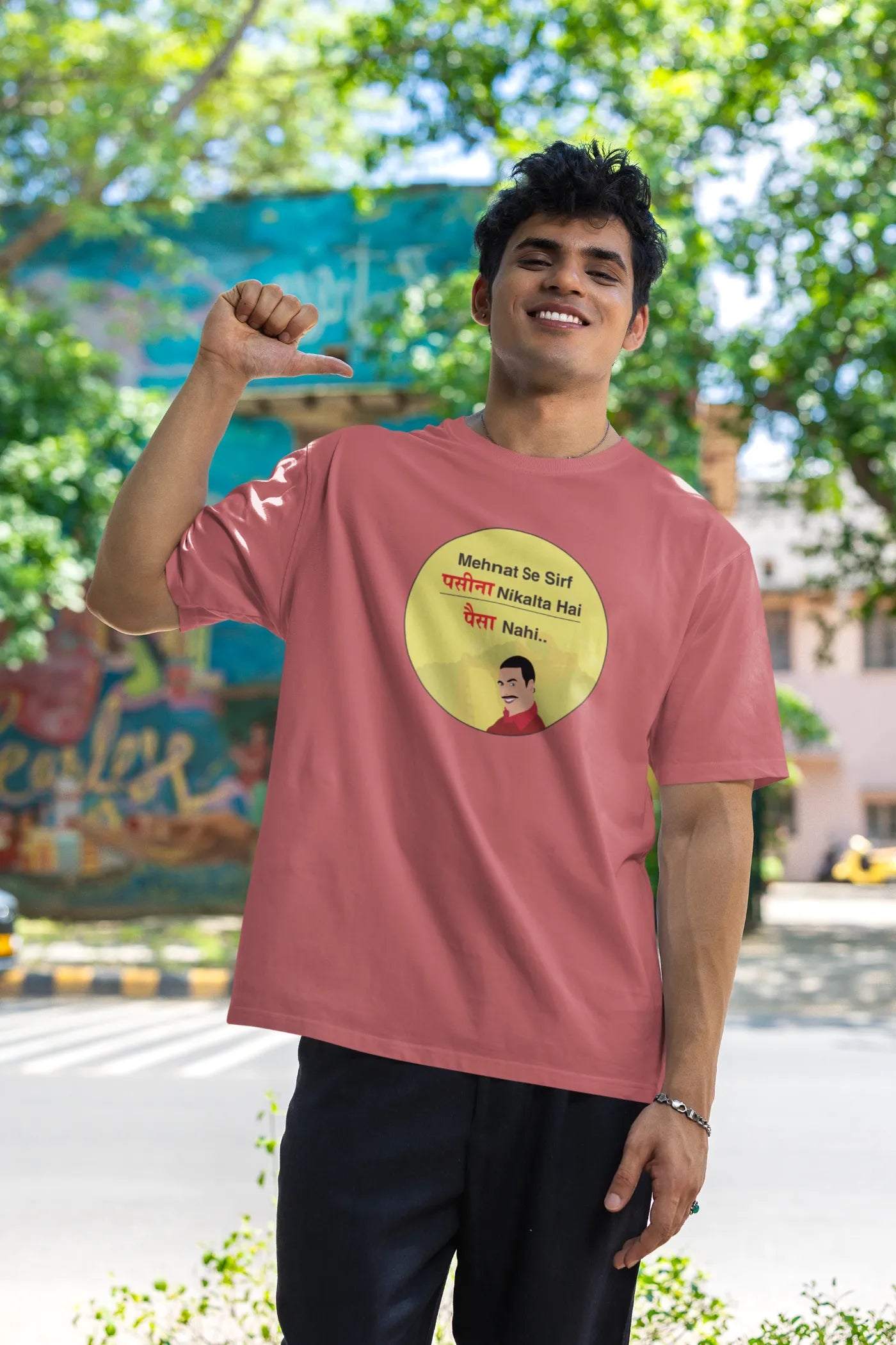 Mehnat Se Sirf Paseena Nikalta Hai Paisa Nahi oversized T-shirt