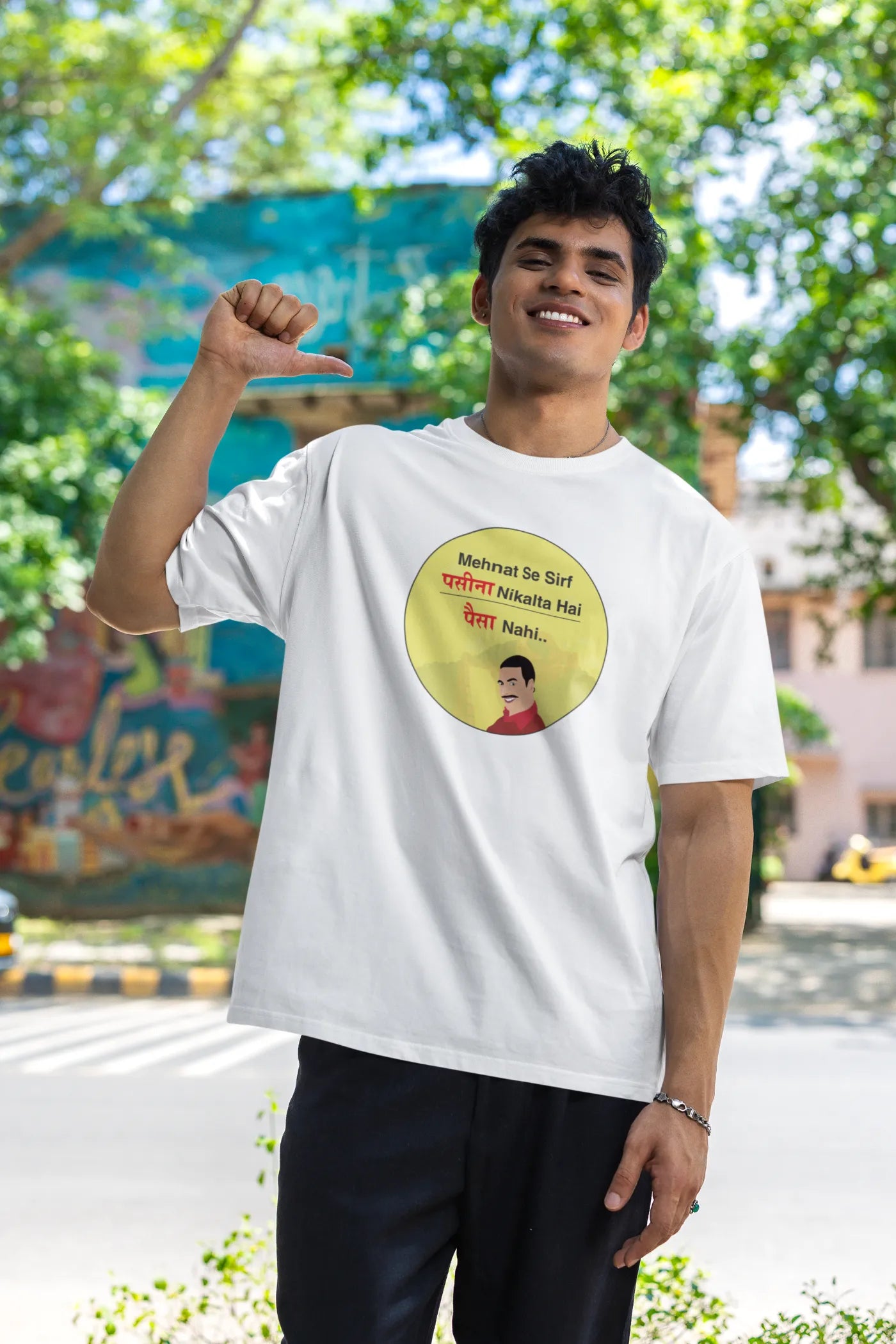 Mehnat Se Sirf Paseena Nikalta Hai Paisa Nahi oversized T-shirt