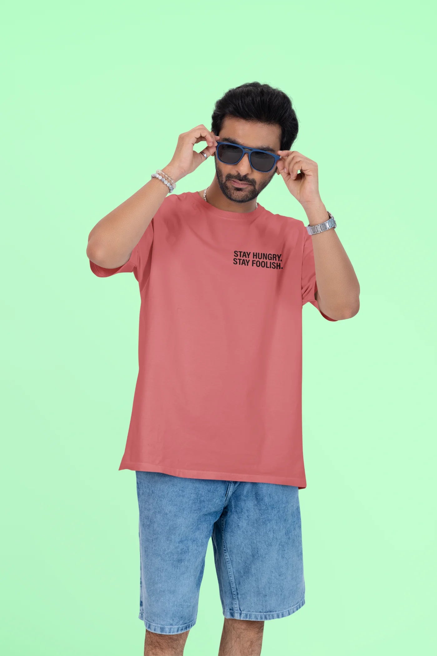 Blijf hongerig, blijf onbezonnen. Oversized T-shirt.