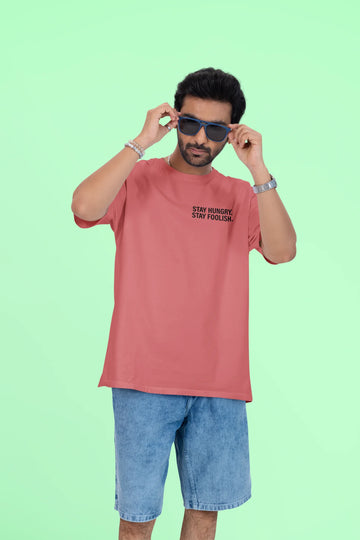 Blijf hongerig, blijf onbezonnen. Oversized T-shirt.