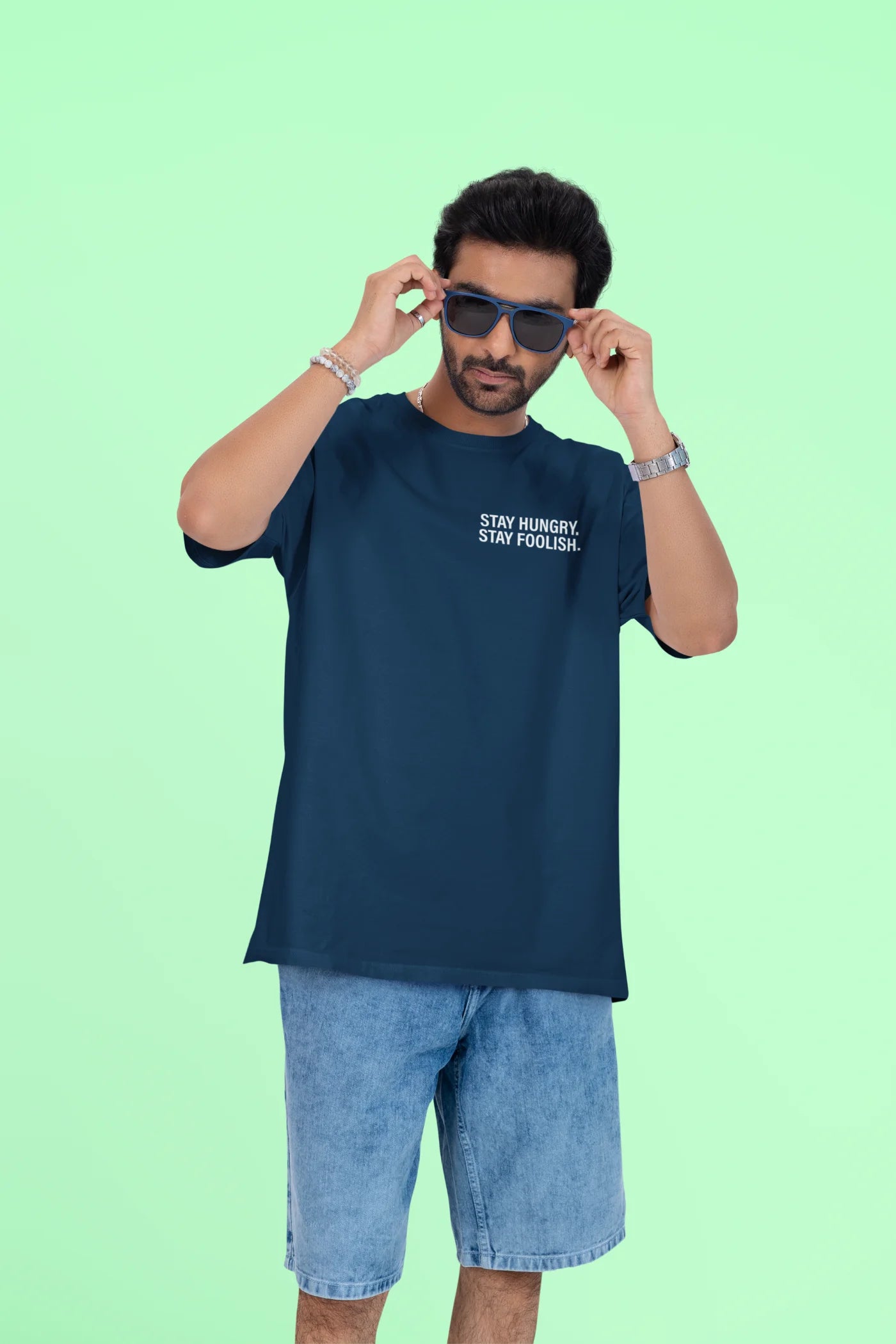 Blijf hongerig, blijf onbezonnen. Oversized T-shirt.