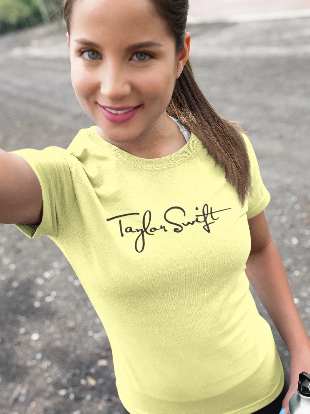 Taylor Swift Autograph T-Shirt