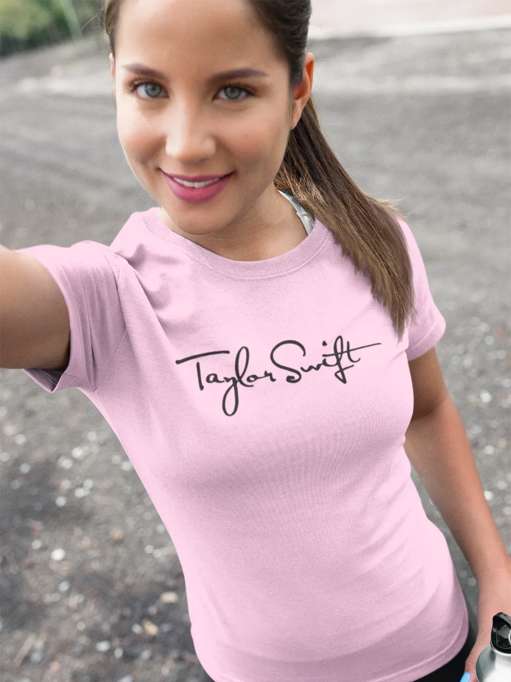 Taylor Swift Autograph T-Shirt