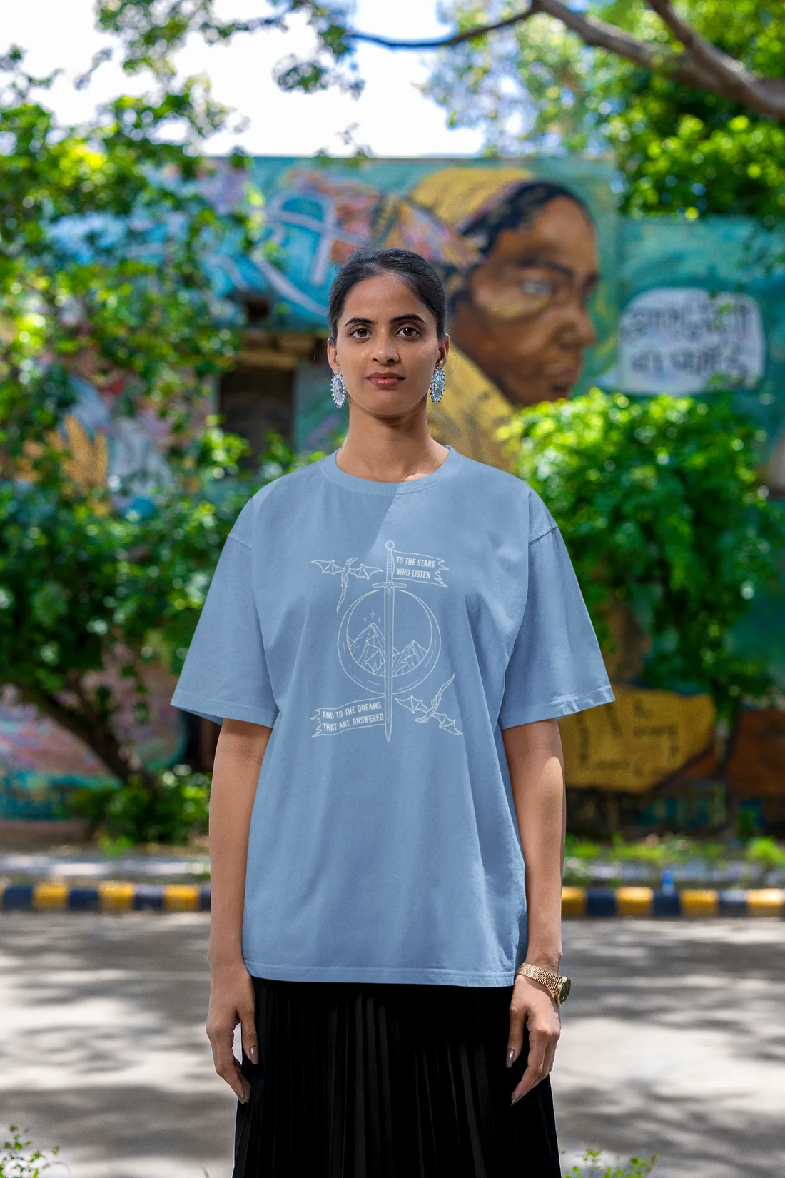 To the stars who listen and to the dreams that are answered Oversized T-Shirt