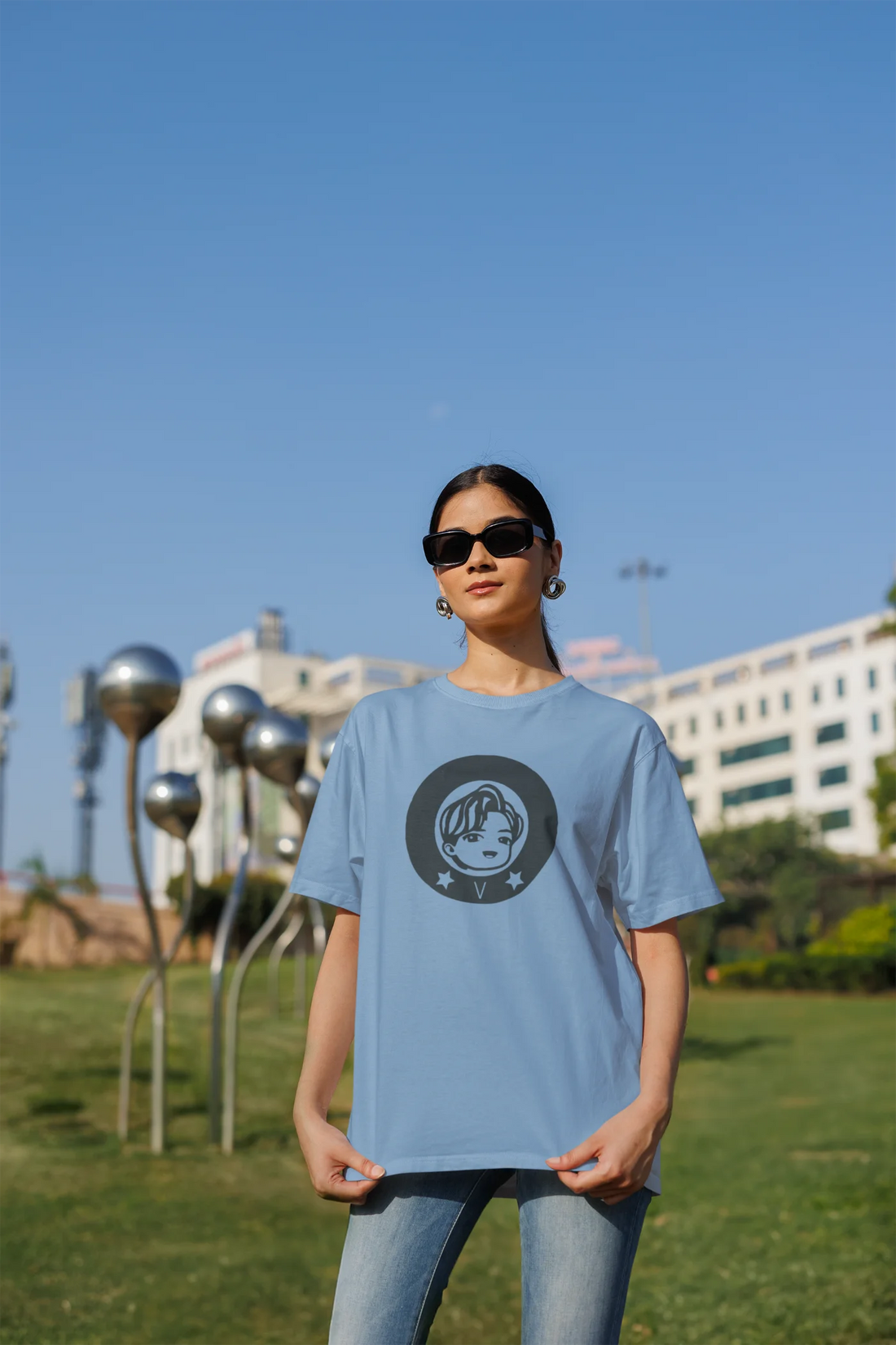 V baby face Oversized T-Shirt