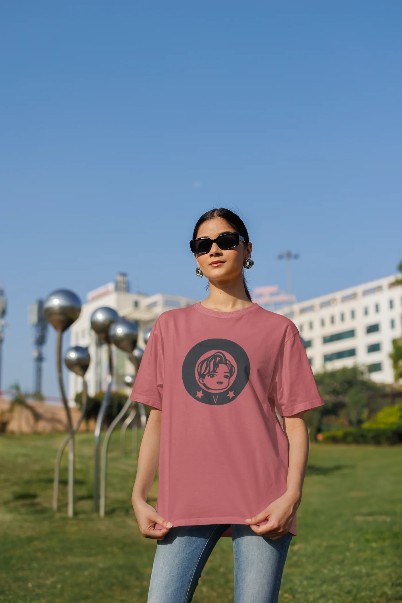 V baby face Oversized T-Shirt